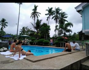 Private Villa w/pool, wifi, videoke & kitchen access